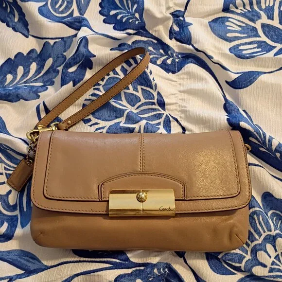 COACH KRISTIN Tan Wristlet Gold Hardware - Picture 2 of 4